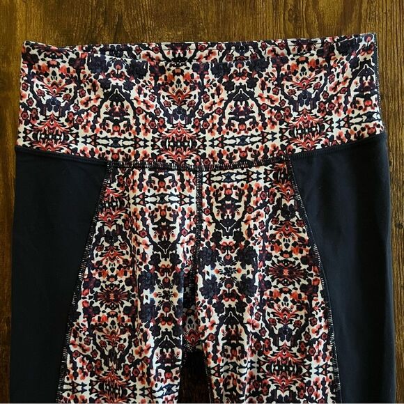 Athleta Indigo Shores Navy Patterned Capri Leggings - Picture 5 of 8